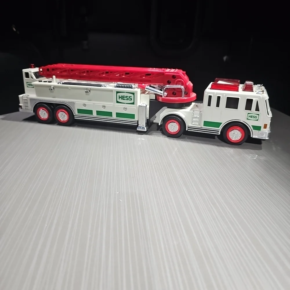 Vintage Y2K 2000 Hess Fire Truck & 1999 Space Shuttle‎ Good PreOwned Condition